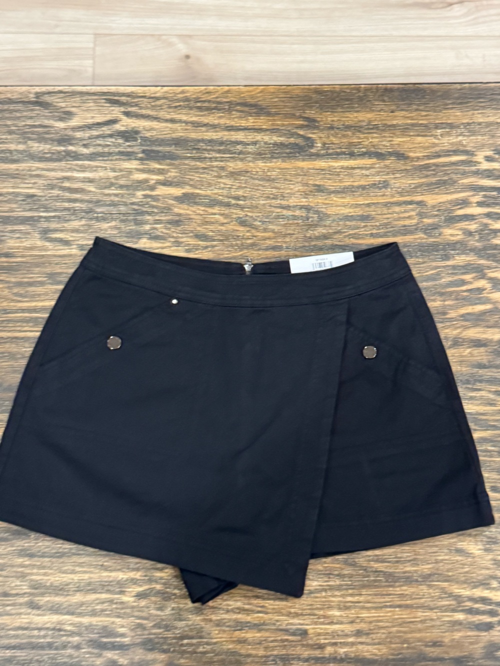 ON 34TH Black Mini Skort Size 8 NWT Sleek Stretch Shorts Skirt